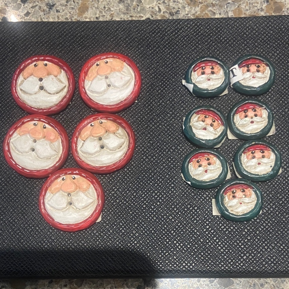 Vintage Eddy Walker Midwest of Cannon Falls
Carved Resin Santa Claus Buttons